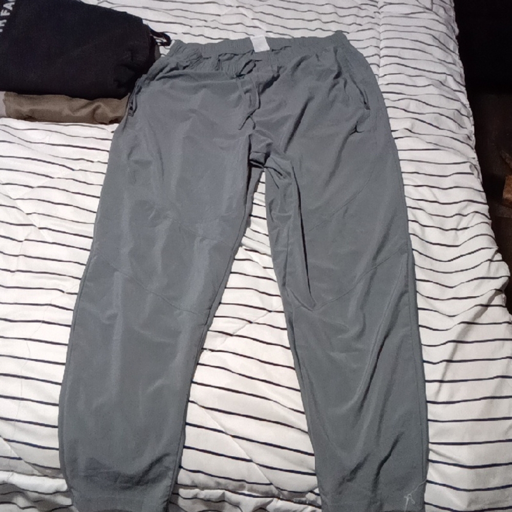 Nike Men's Gray Lightweight Jogger Sweatpants